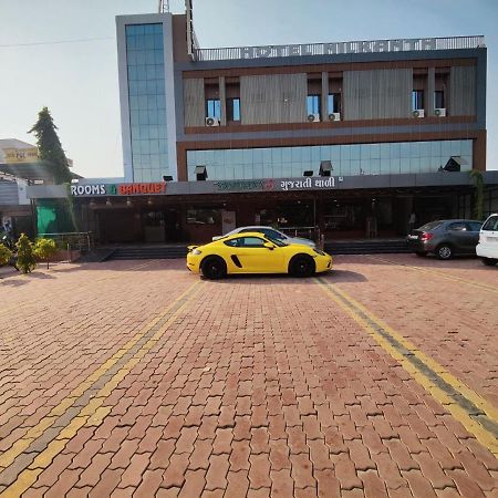 Hotel Nilkanth Navsari ภายนอก รูปภาพ