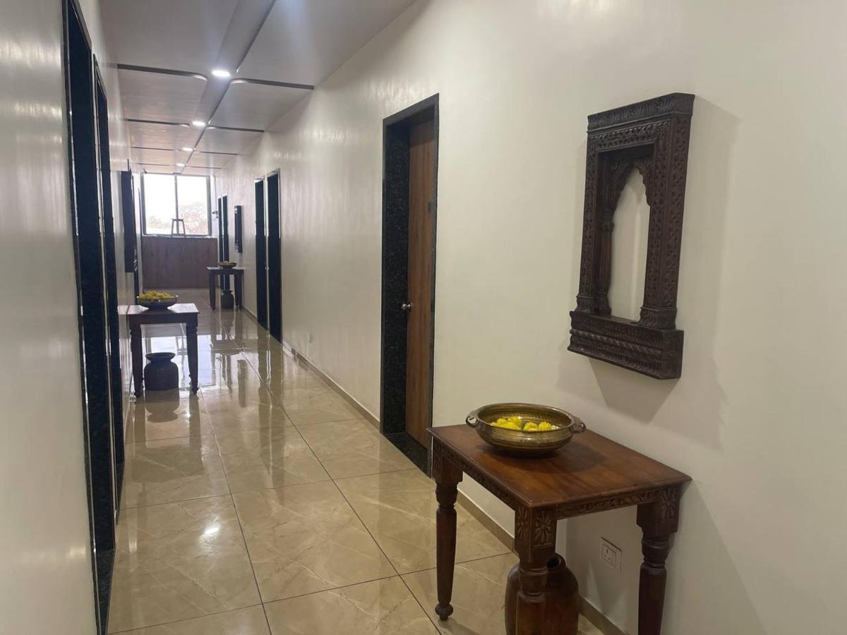 Hotel Nilkanth Navsari ภายนอก รูปภาพ