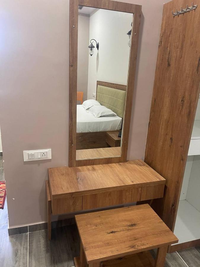 Hotel Nilkanth Navsari ภายนอก รูปภาพ