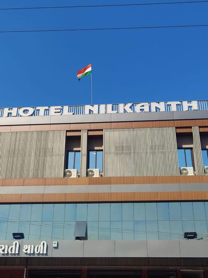 Hotel Nilkanth Navsari ภายนอก รูปภาพ