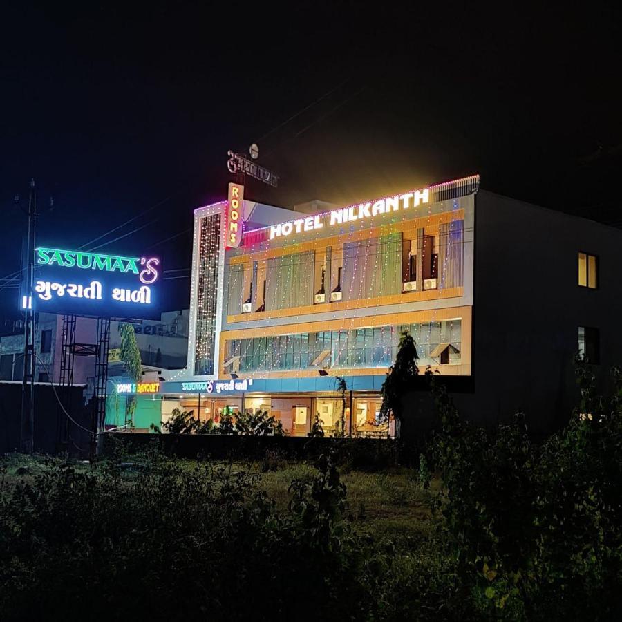 Hotel Nilkanth Navsari ภายนอก รูปภาพ