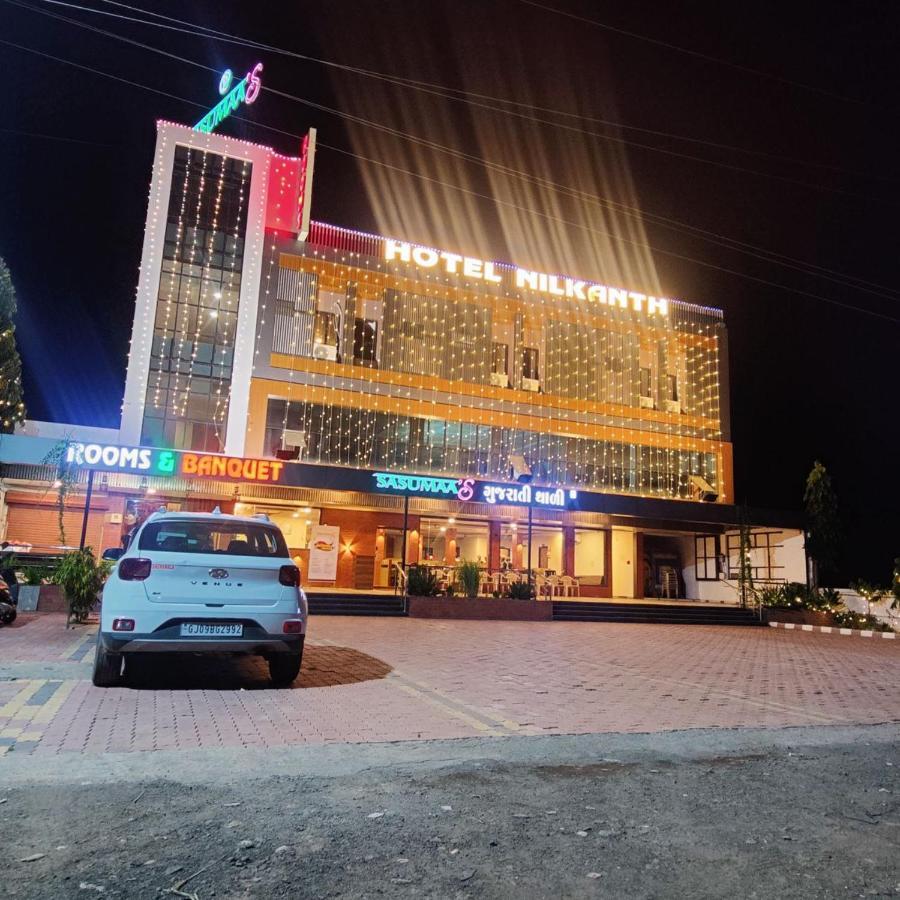 Hotel Nilkanth Navsari ภายนอก รูปภาพ