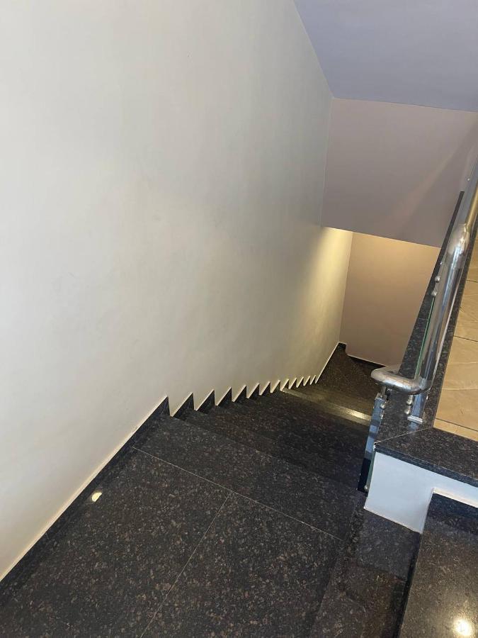 Hotel Nilkanth Navsari ภายนอก รูปภาพ
