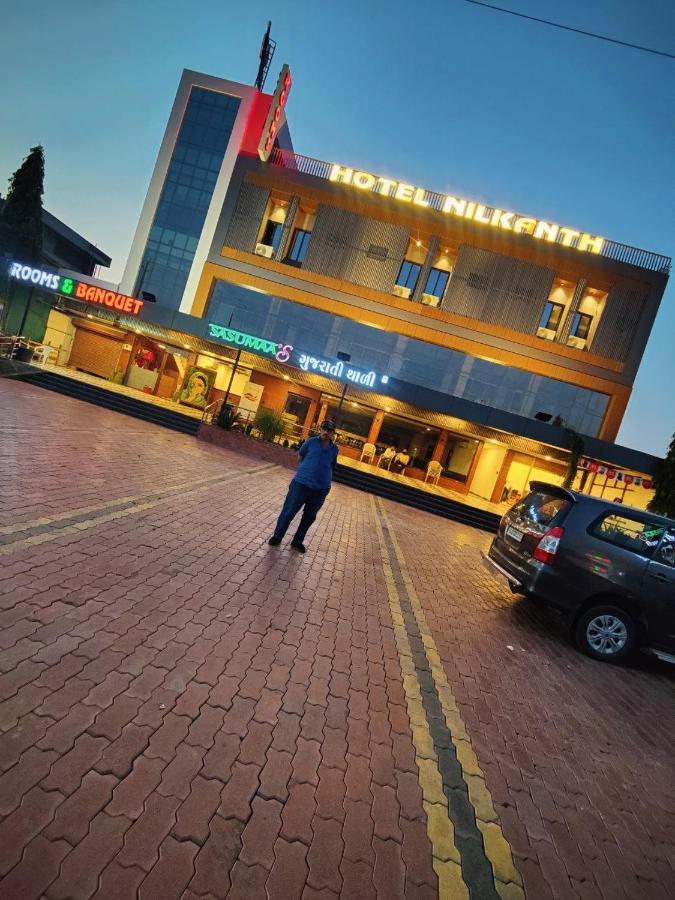 Hotel Nilkanth Navsari ภายนอก รูปภาพ