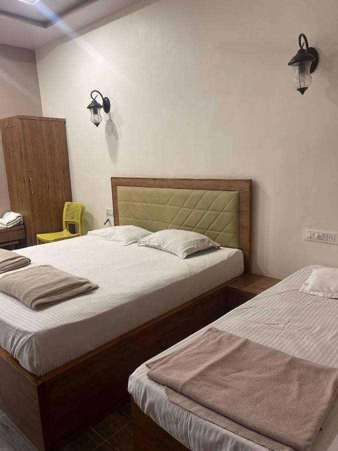 Hotel Nilkanth Navsari ภายนอก รูปภาพ