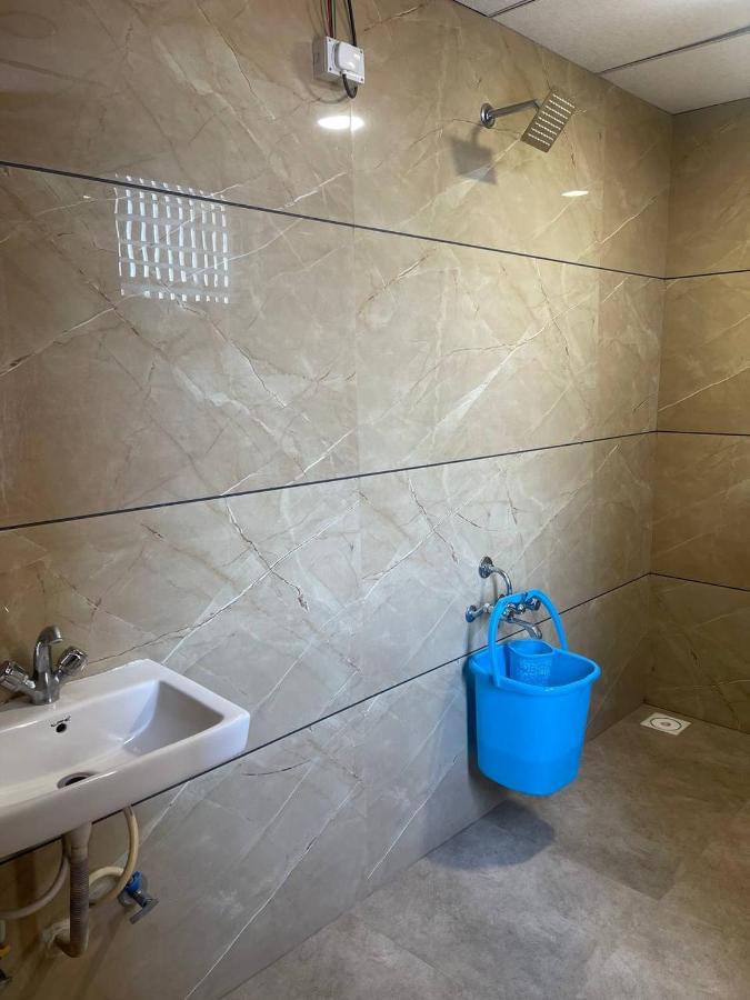 Hotel Nilkanth Navsari ภายนอก รูปภาพ
